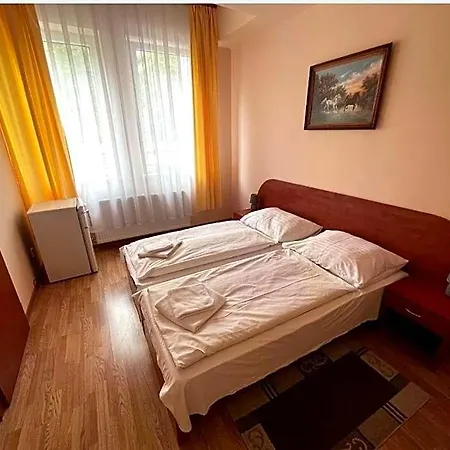 Отель Zornicka 2*